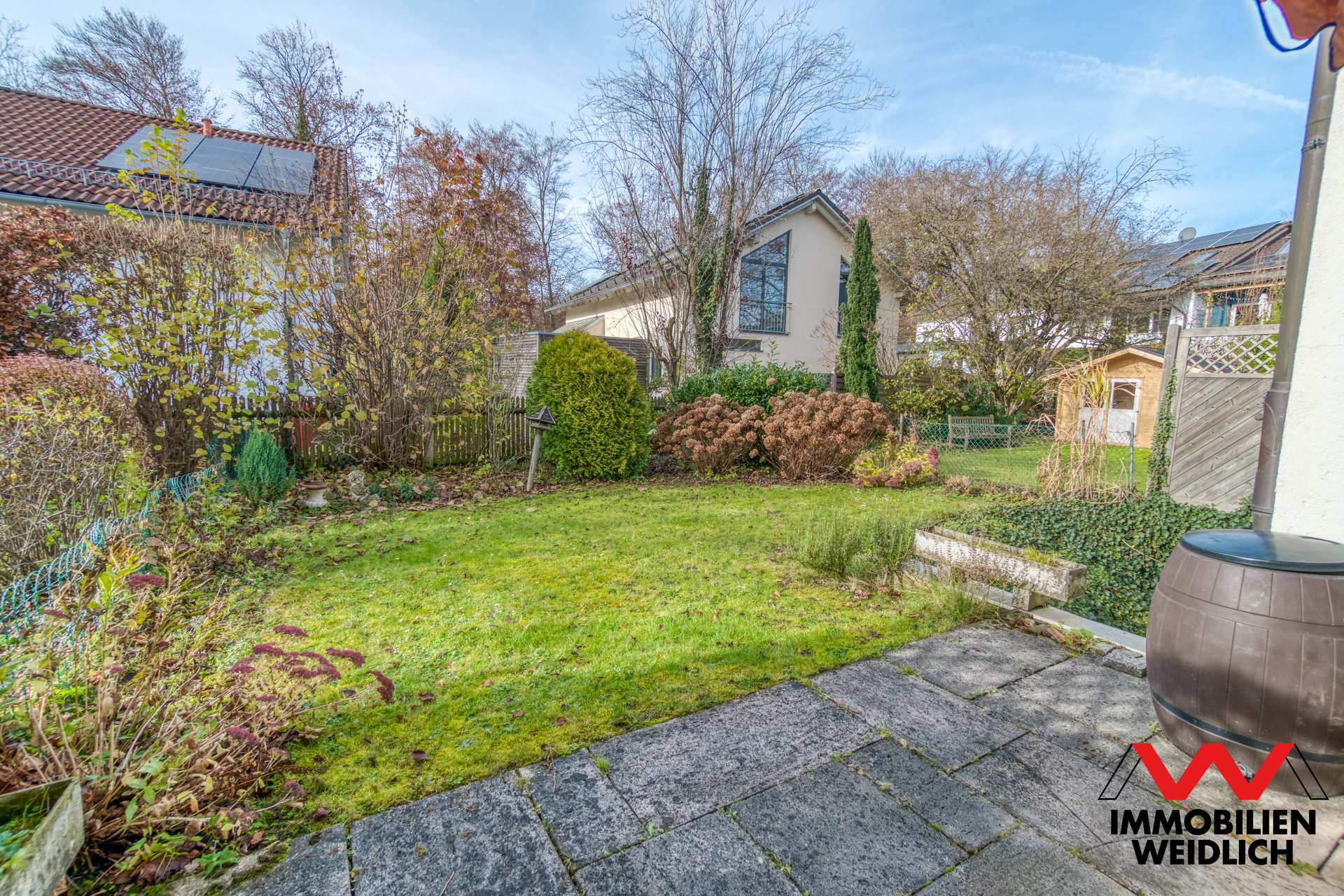 Terrasse mit Blick in den Garten