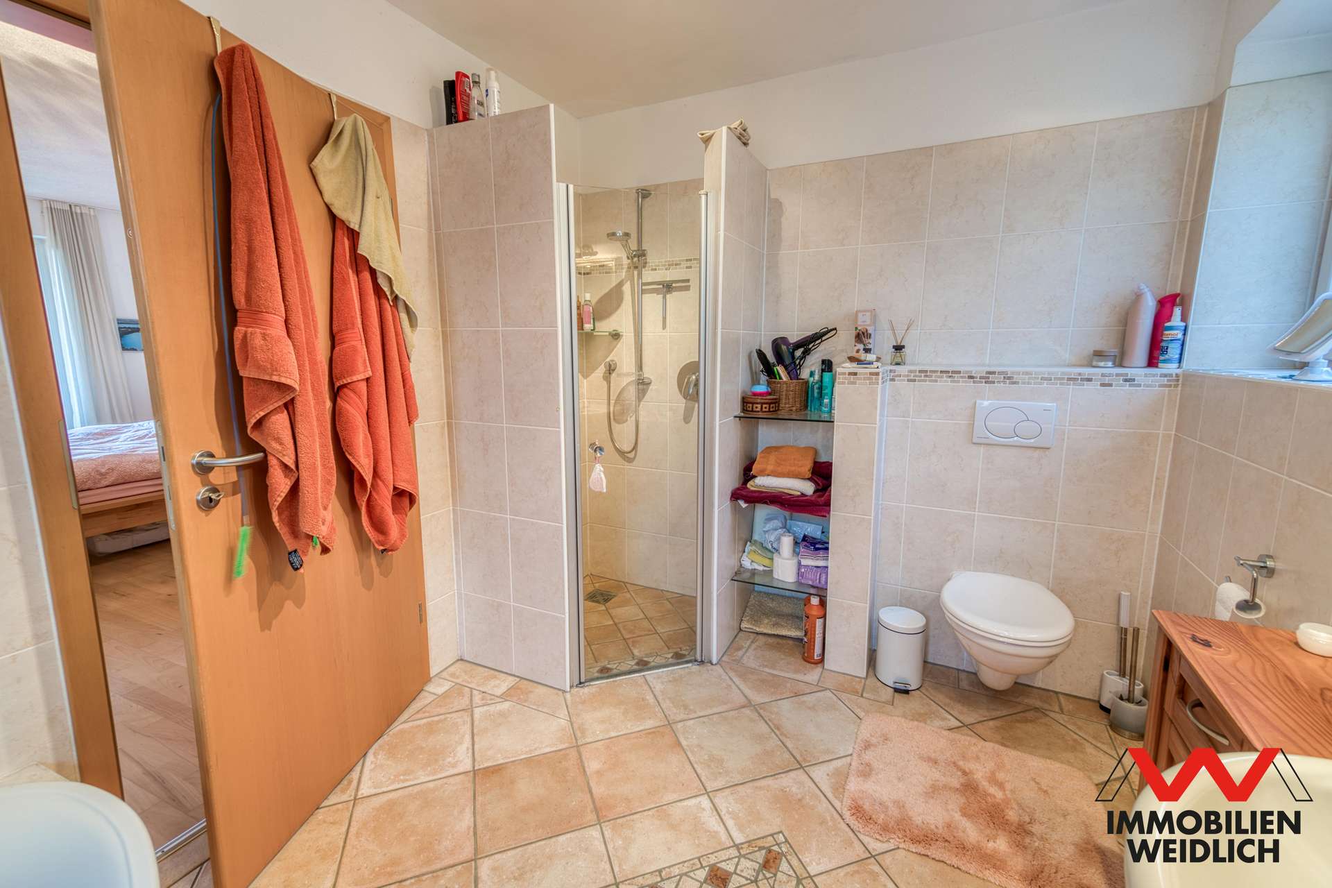 Bad mit Dusche im Untergeschoss