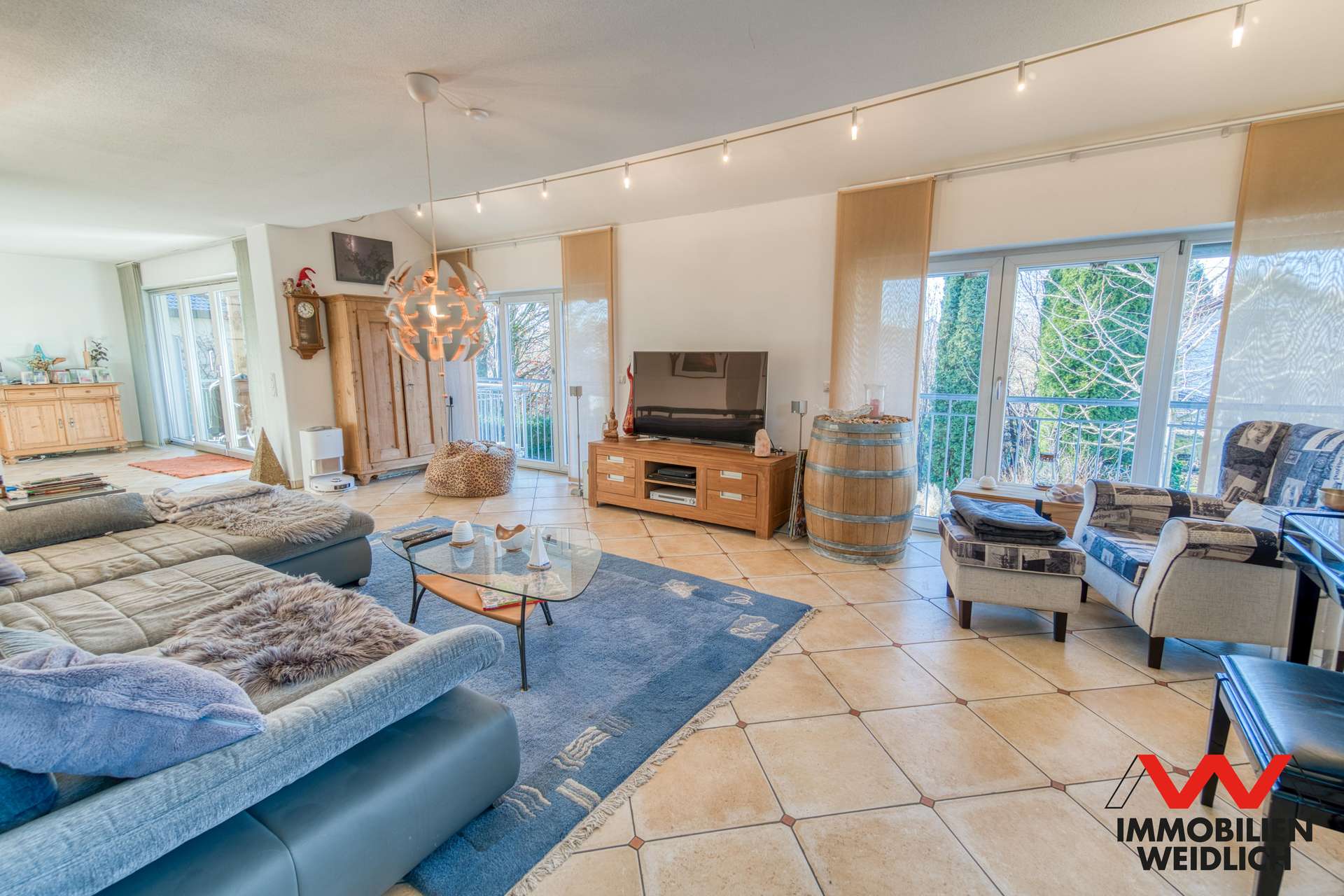 Großzügiger, heller-Wohnbereich im Erdgeschoss