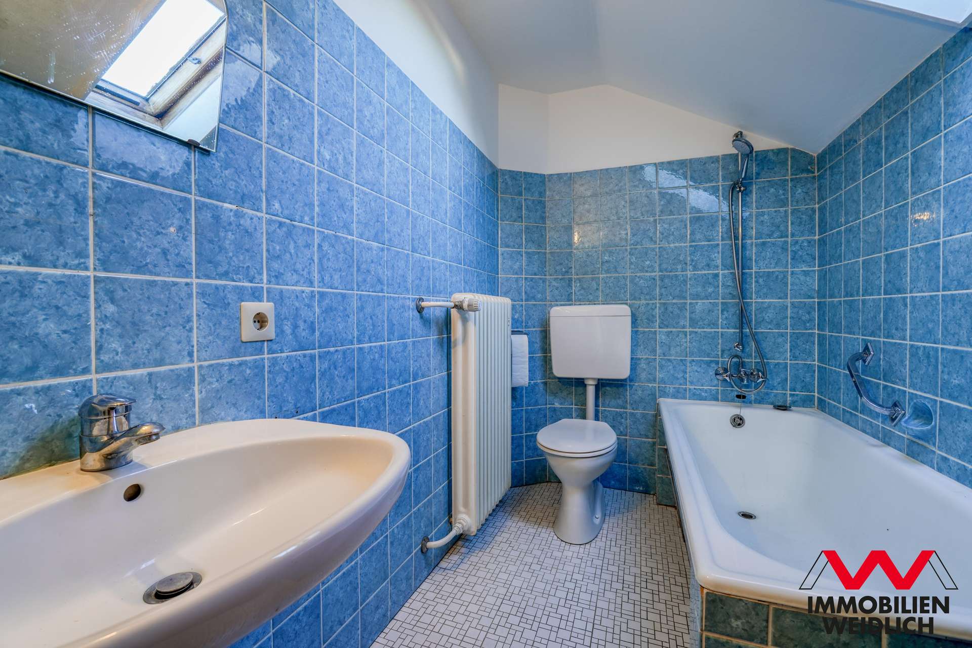 Bad im Dachgeschoss
