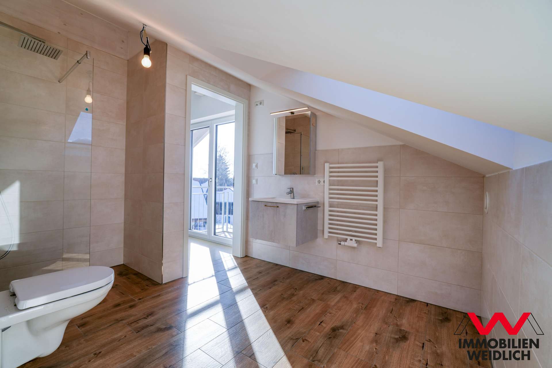 Bad im Dachgeschoss