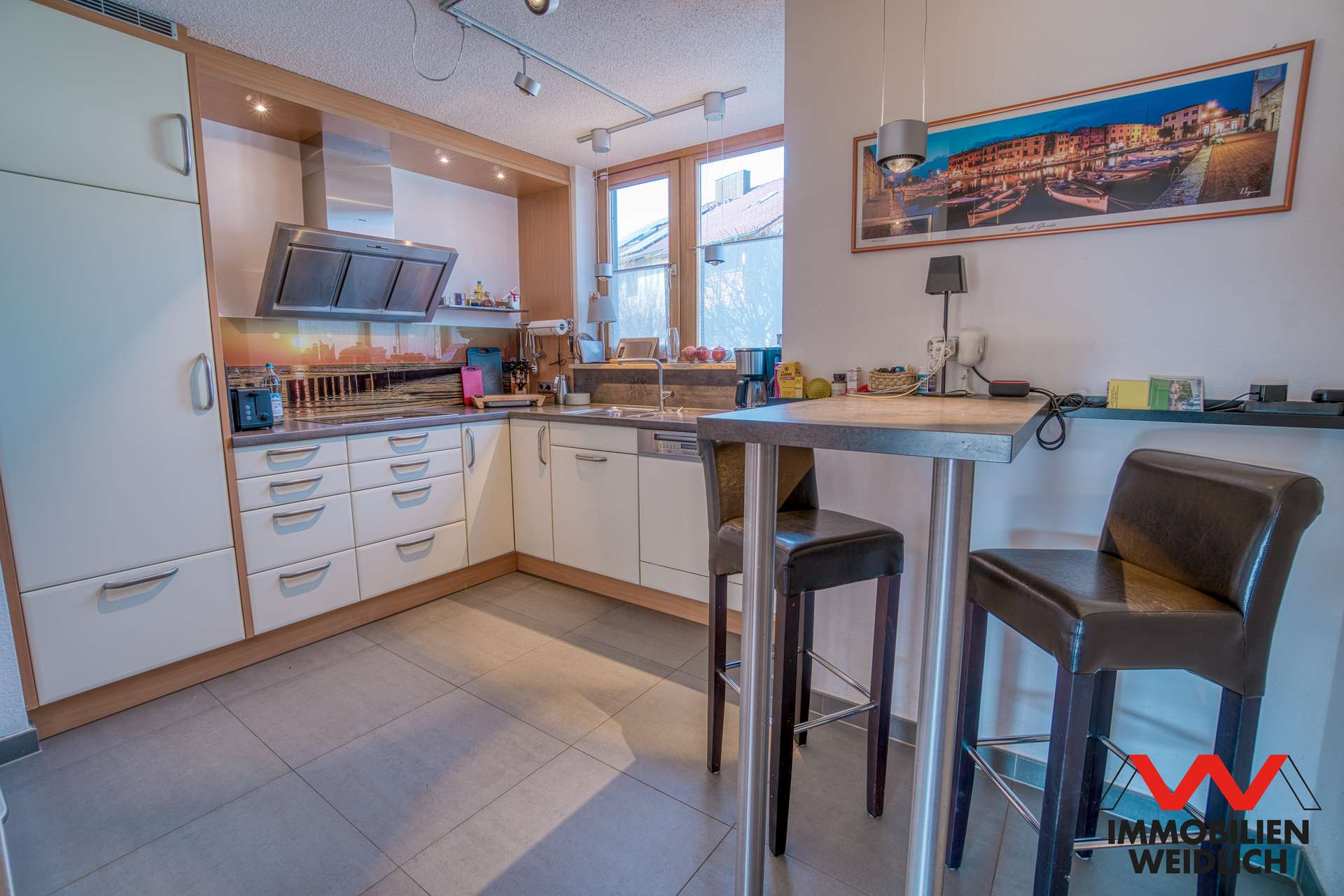 Küche mit Einbauküche