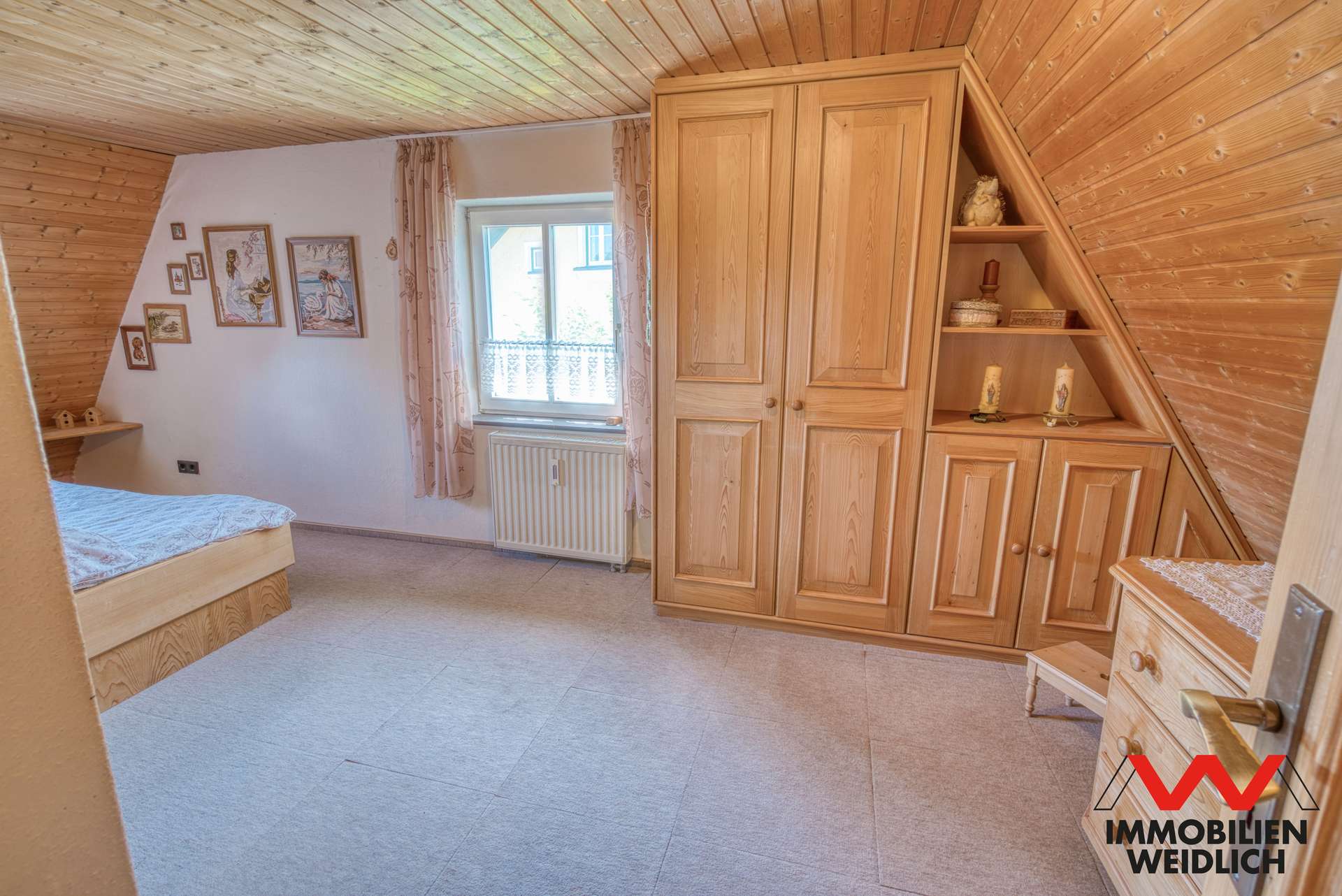 Schlafzimmer im DG