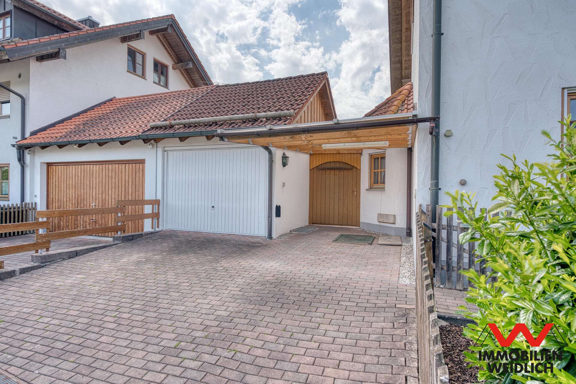 Garage mit Carport