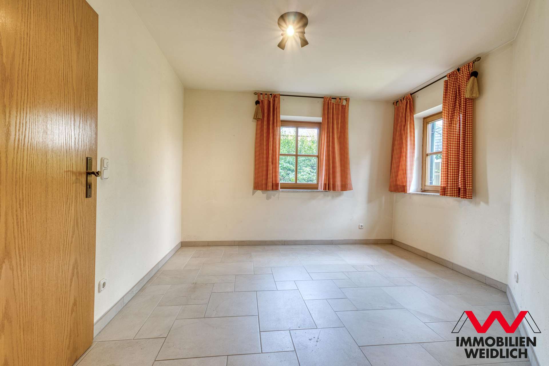 Büro EG