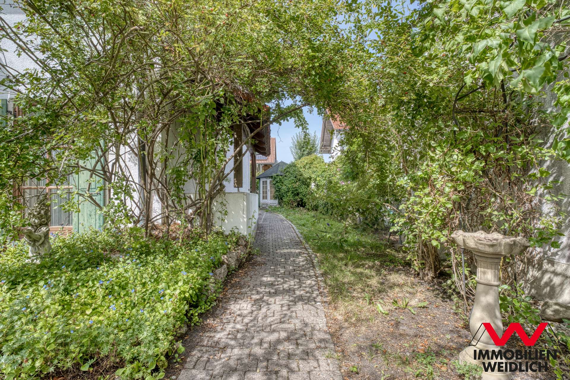 Weg zum Haus von Süden