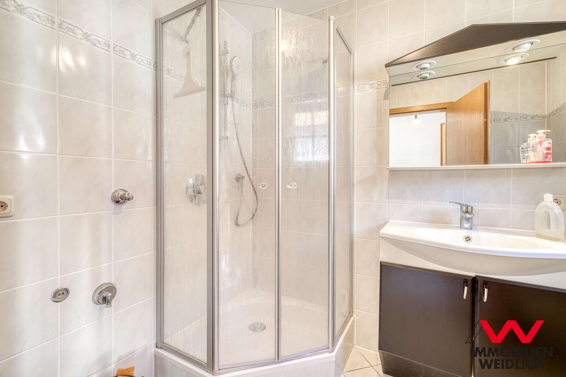 WC mit Dusche im Erdgeschoss